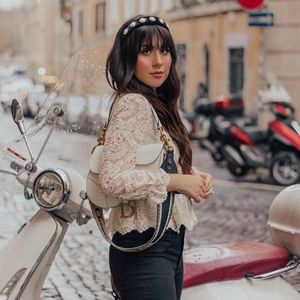 ALI & JAY Lace Blouse in Cream